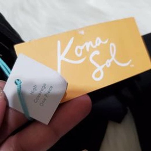 NWT Kona Sol Diagonal Ruffle One Piece Swimsuit - Black Med - Picture 3 of 3